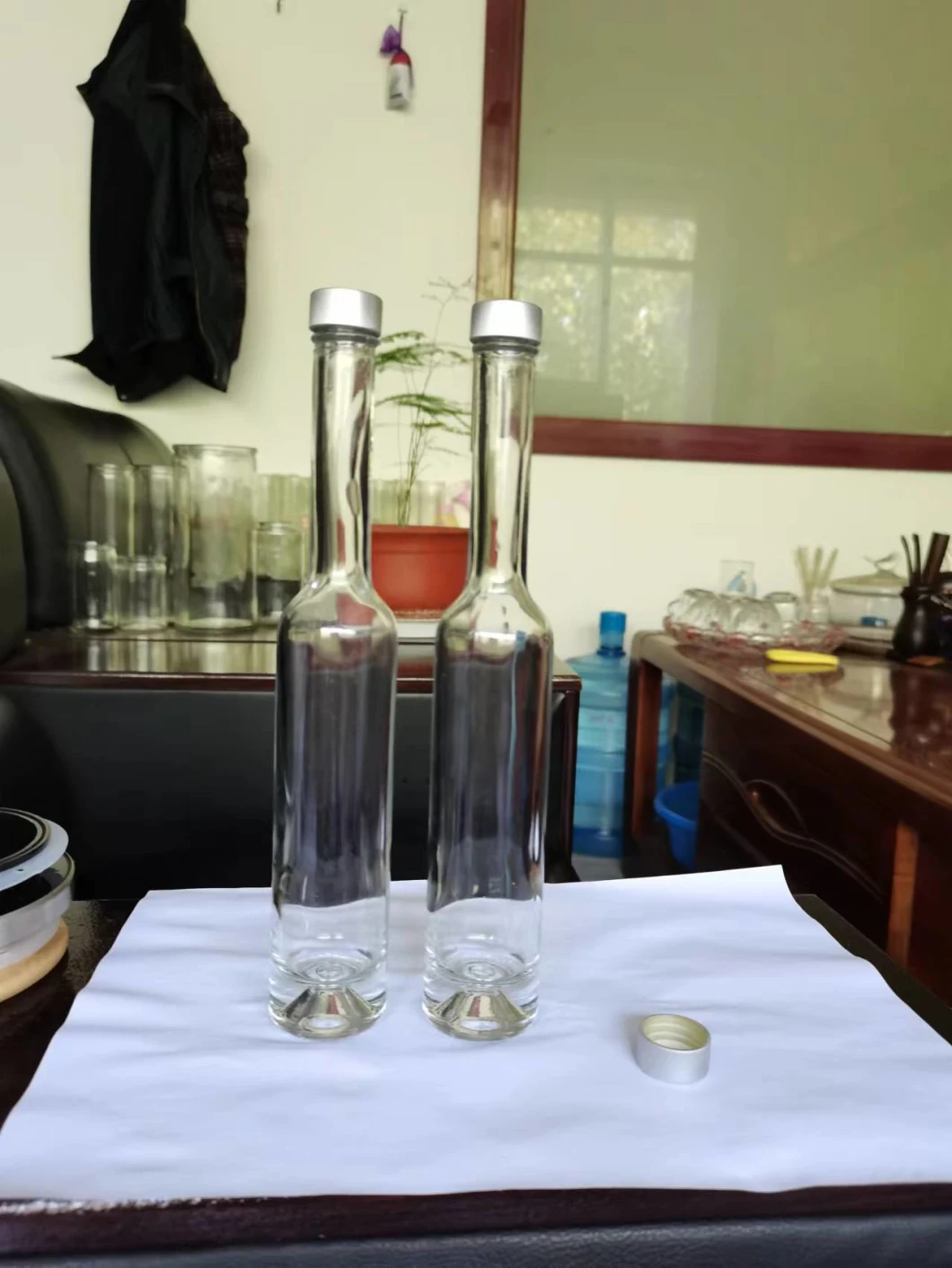Wholesale High Quality 100ml 3.5oz Glass Ice Wine Bottle for Vodka Wine Spirit Package Liquor Beverage with Screw Aluminium Cap